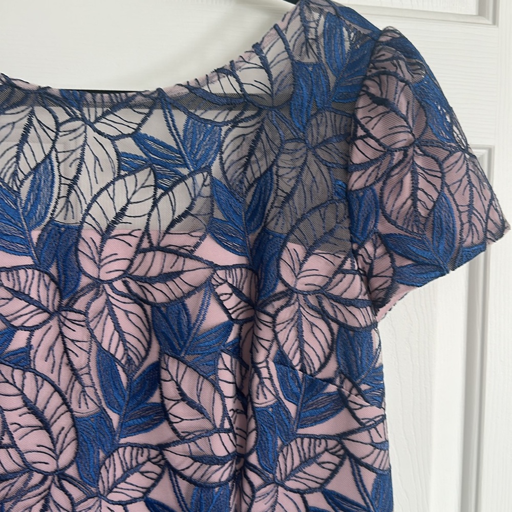 Elegant Blue and Purple Leaf Pattern Dress - Picture 2 of 4
